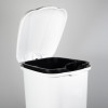 Poubelle en acier avec pédale et clapet pour sac-poubelle jusqu'à 110L.
