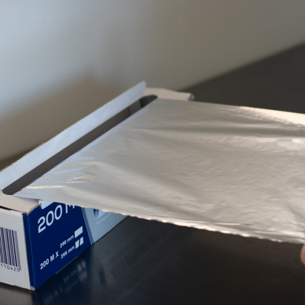 Papier aluminium en rouleau avec scie de découpe