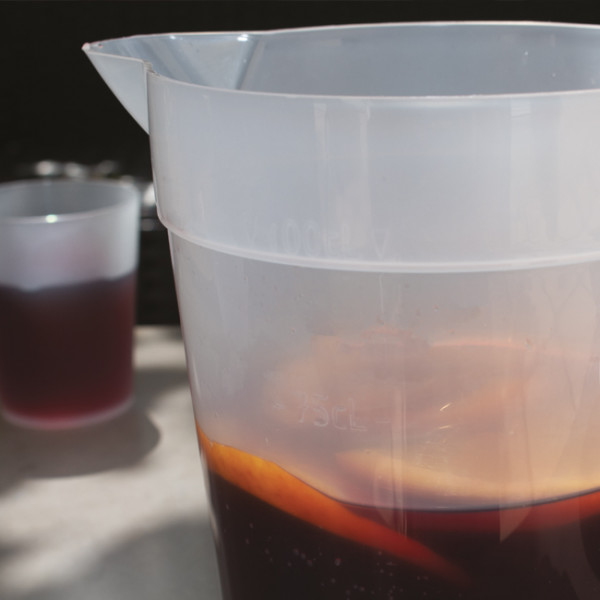 carafe de 1 L en plastique incassable