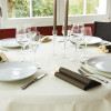 Nappe jetable douce bordeaux Ø2,40. Autre - Nappe papier blanc gaufré 70x70cm.