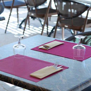 Set de table en spunbond bordeaux 30 x 40 cm