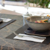 Set de table en papier noir jetable pour table de restaurant en terrasse